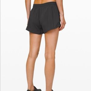 lululemon hotty hot black shorts